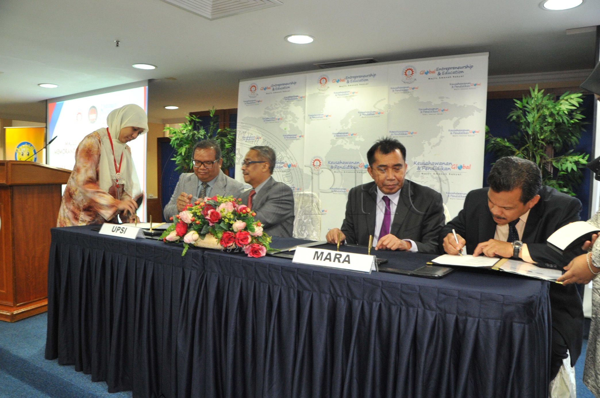 PRO 14 37 MARA PRO 4745